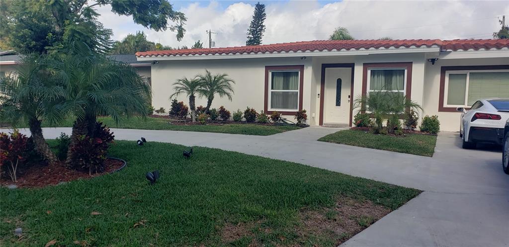 a view of a house with backyard porch and garden