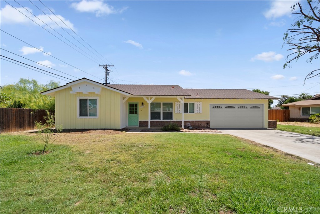 a view of a house with a yard and garage