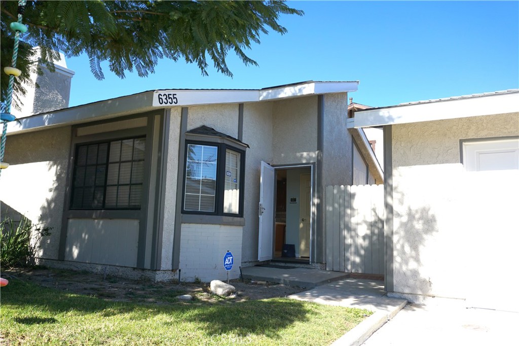 a front view of house with yard