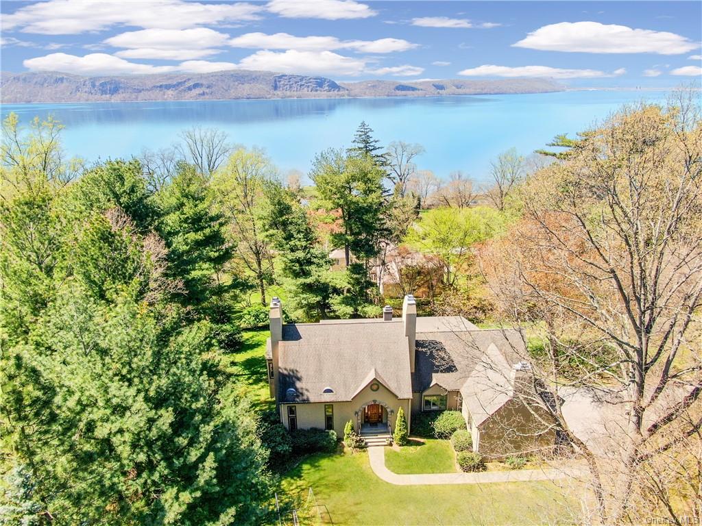 Stunning Scarborough on Hudson home!