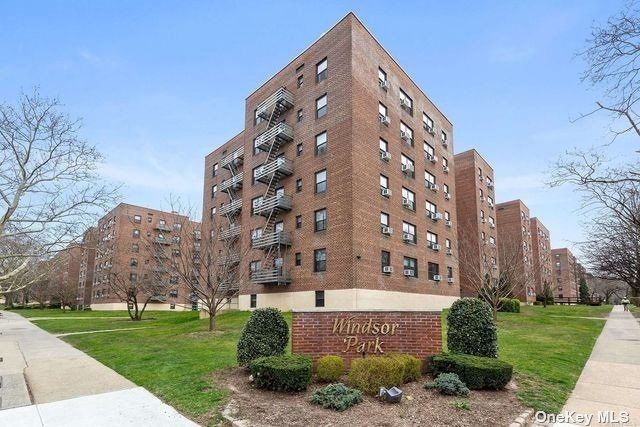 $210,000 | 73-03 Bell Boulevard, Unit 1O | Oakland Gardens