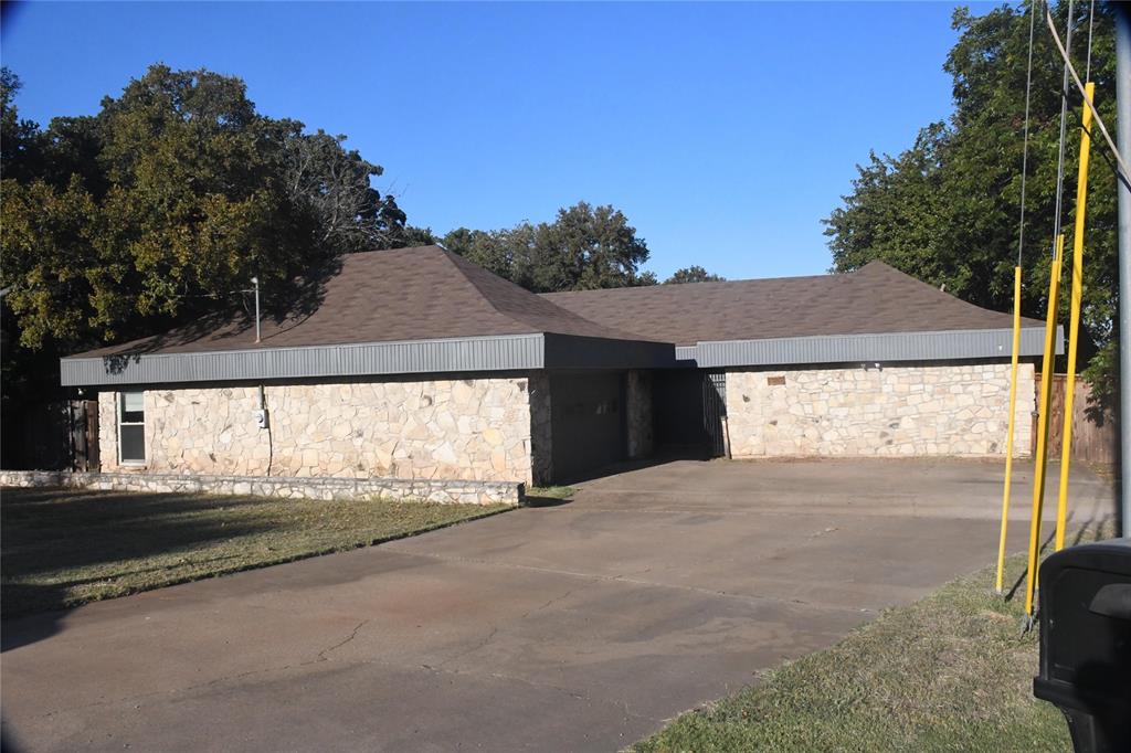 a view of a house with a outdoor space