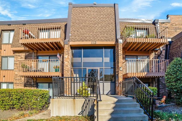 $190,000 | 112 Mullingar Court, Unit 2C | Schaumburg