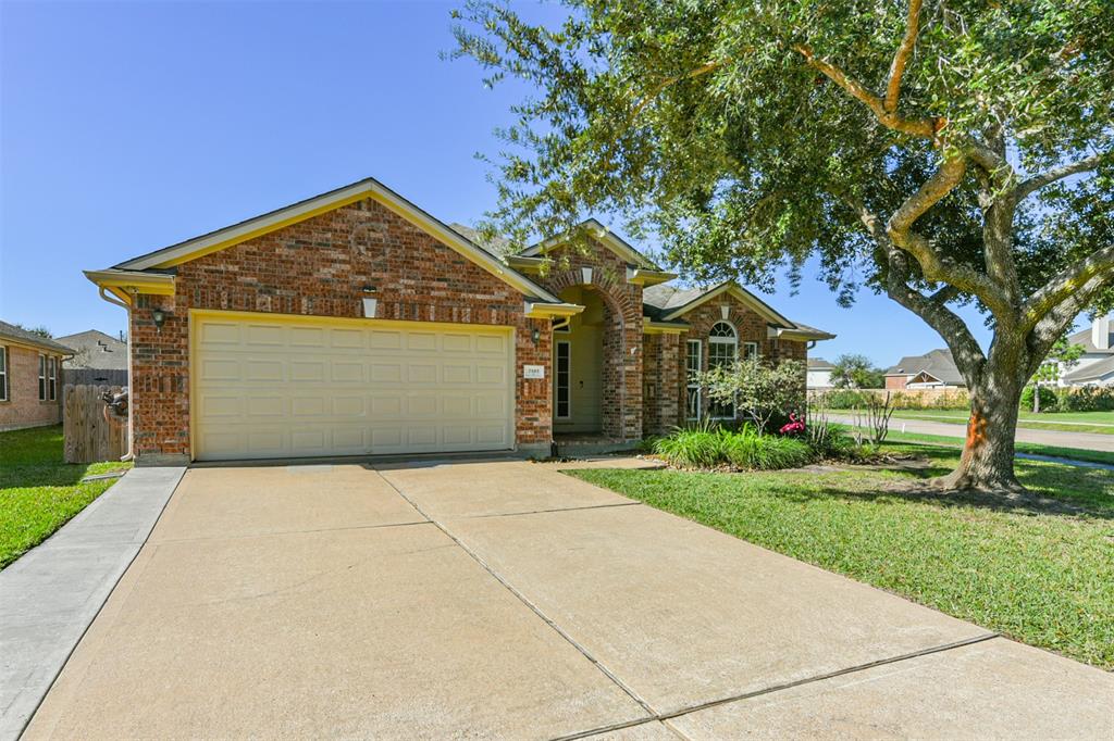 a front view of house with yard