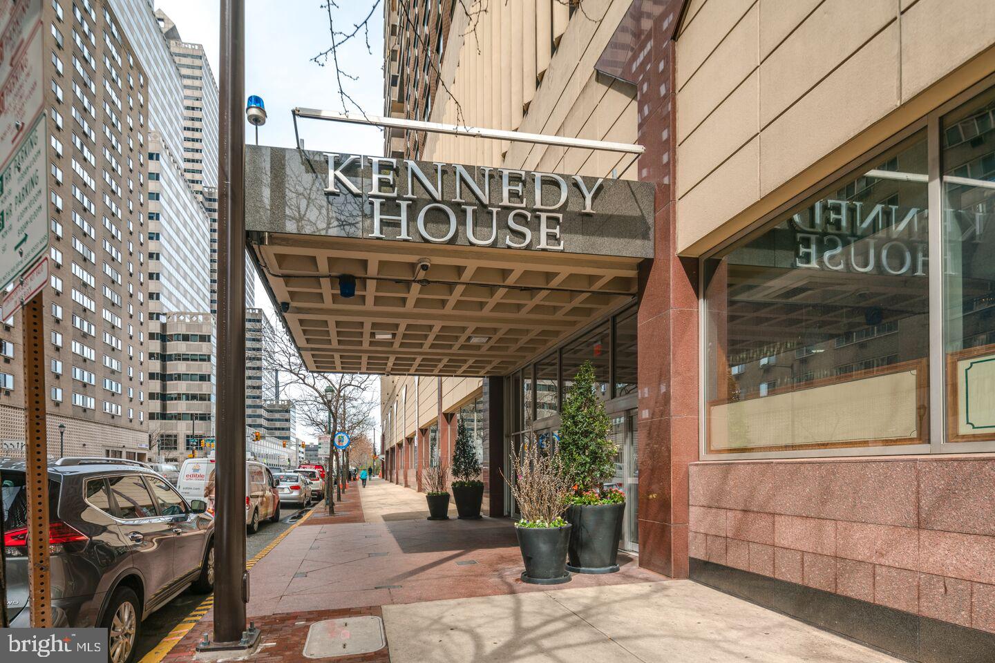 a view of entryway with a street sign