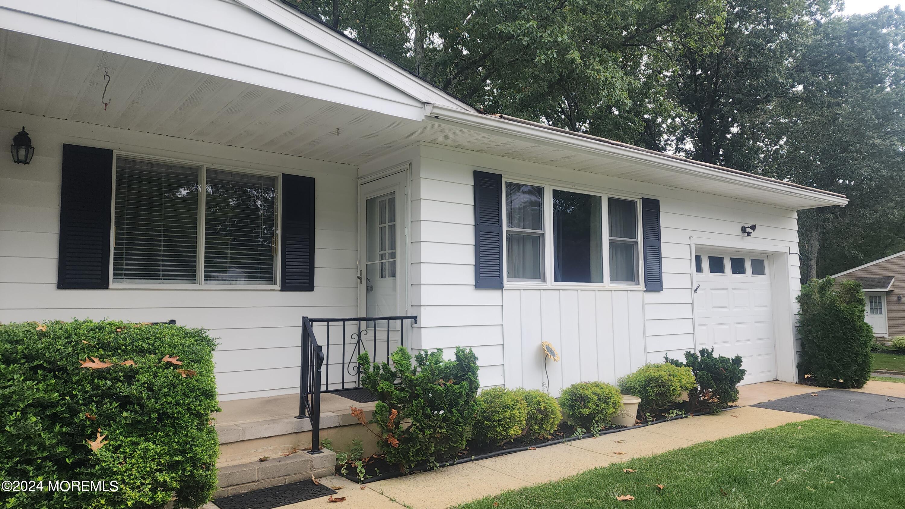 a view front of house with a yard