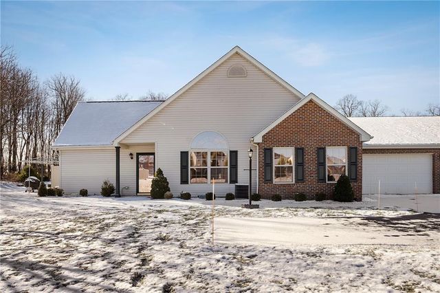 $325,000 | 1134 Carriage Lane | Clinton Township - Butler County