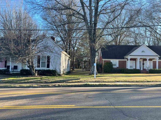 $750,000 | 319 East Poplar Avenue | Collierville