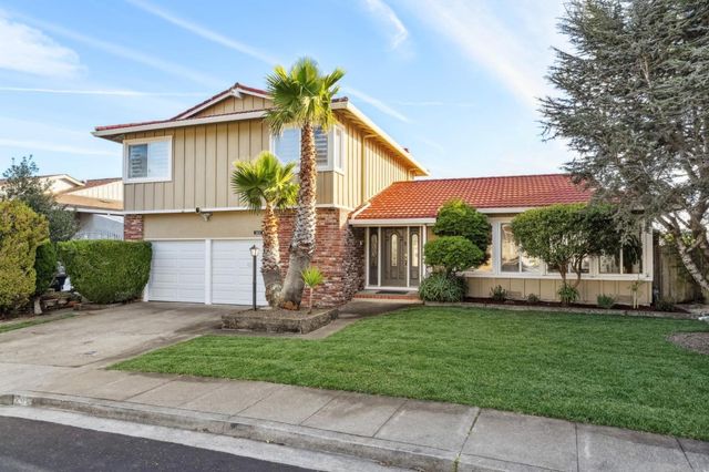 $1,549,000 | 206 Lassen Drive | Portola Highlands