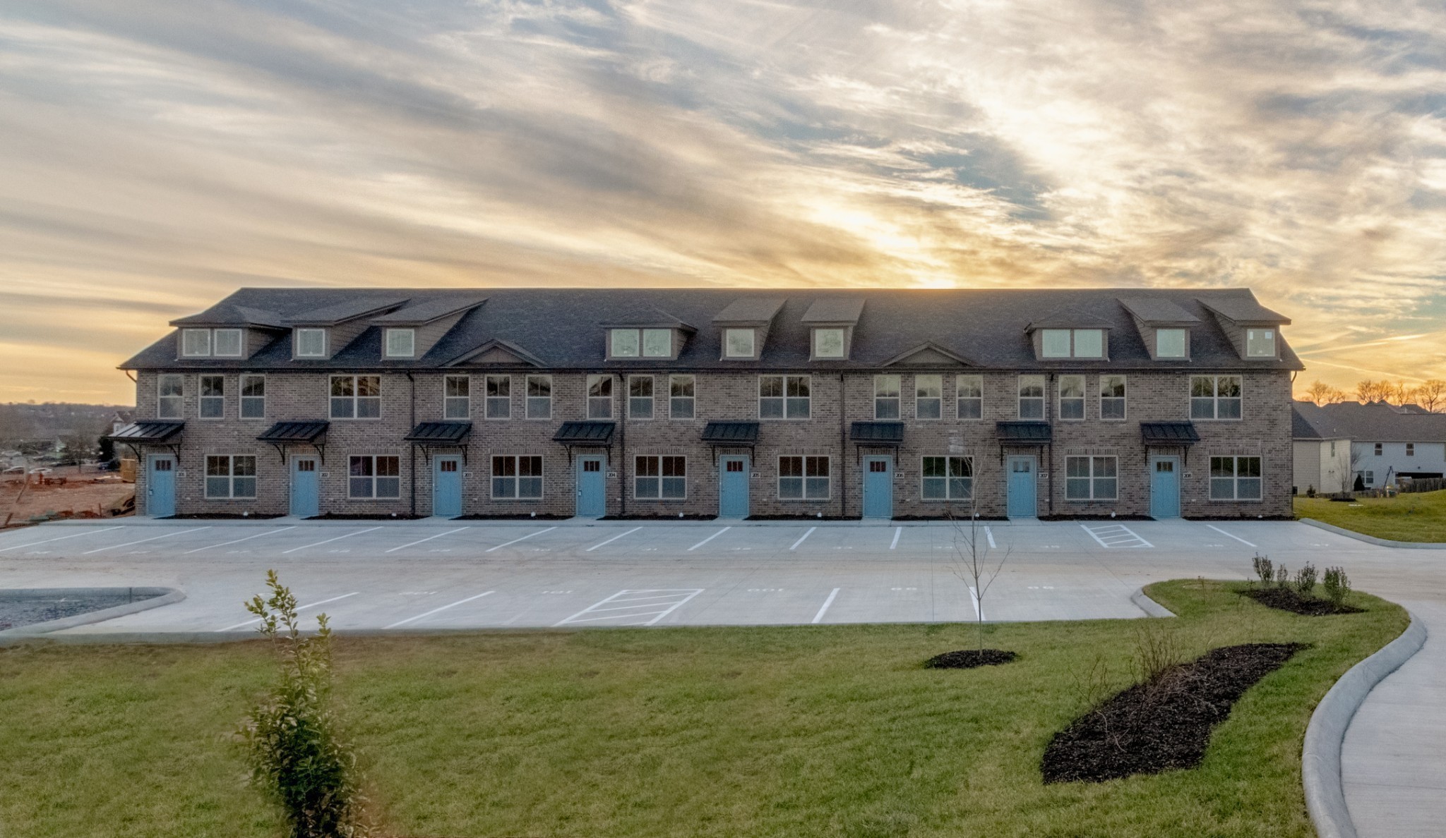 a view of a large building with a big yard