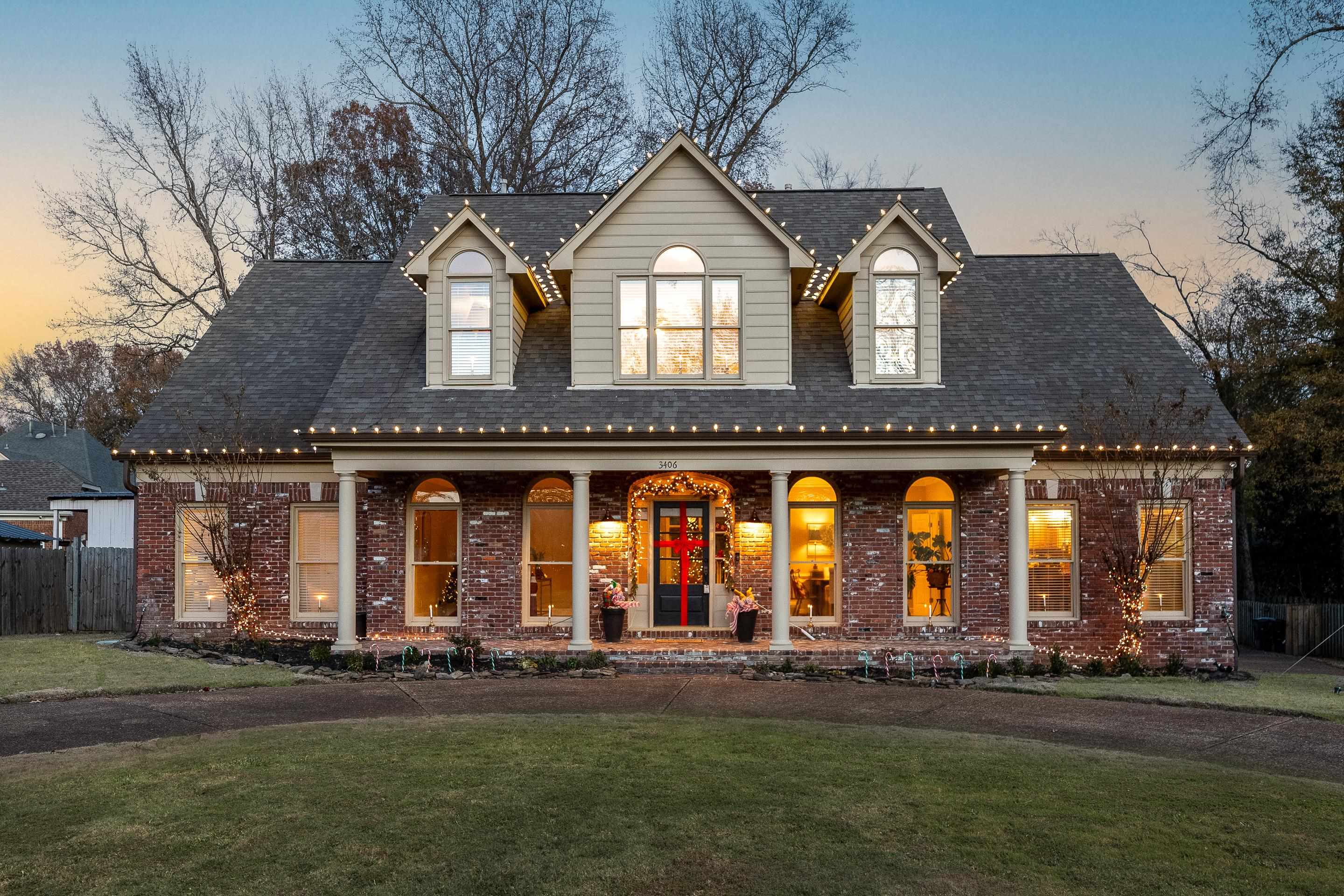 View of front of house with a porch and a yard