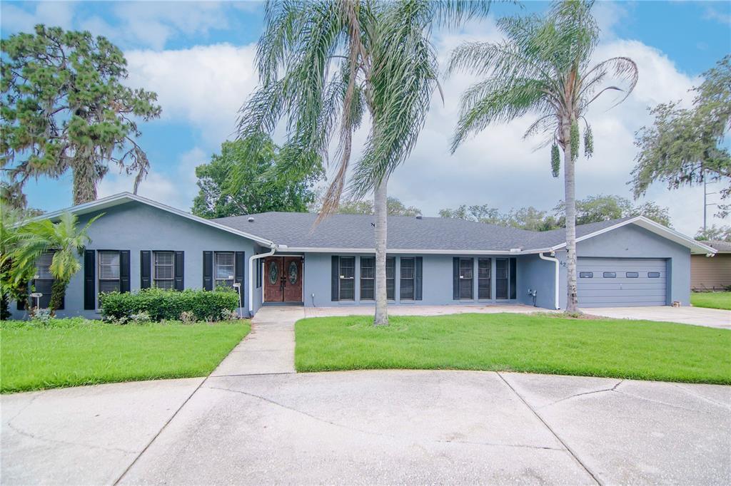 a view of a yard in front of house