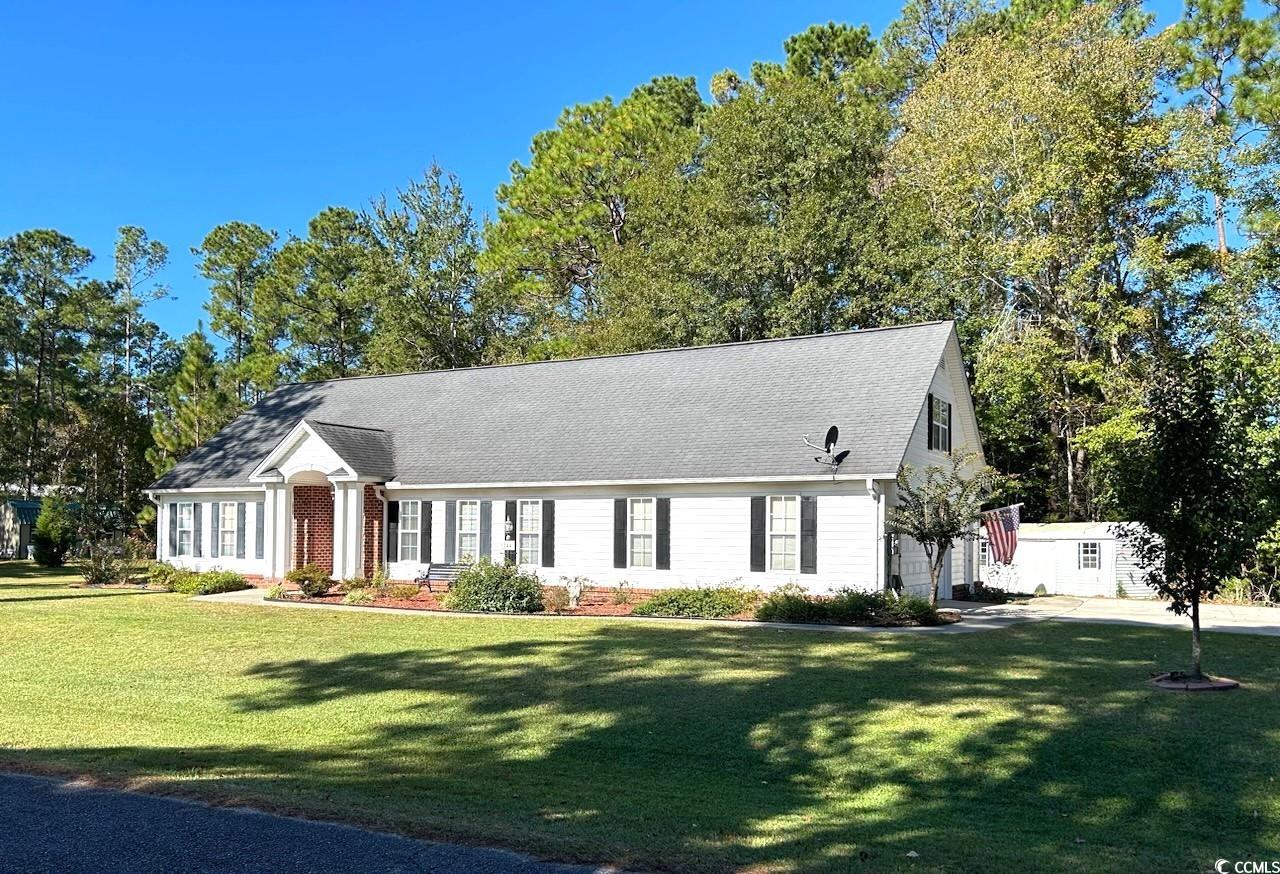 View of front of property featuring a front lawn