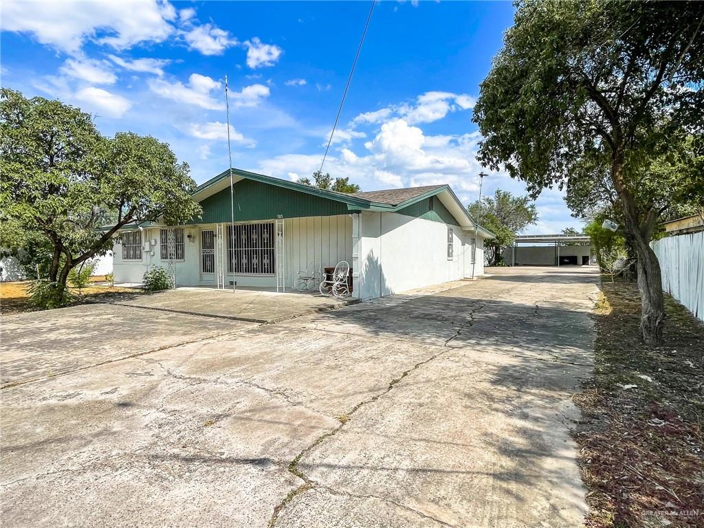 a view of a house with a yard