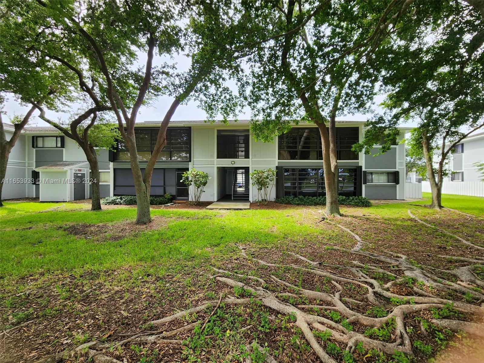 a view of a house with a backyard