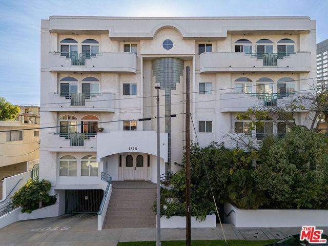 $1,225,000 | 1315 South Saltair Avenue, Unit 302 | West Los Angeles