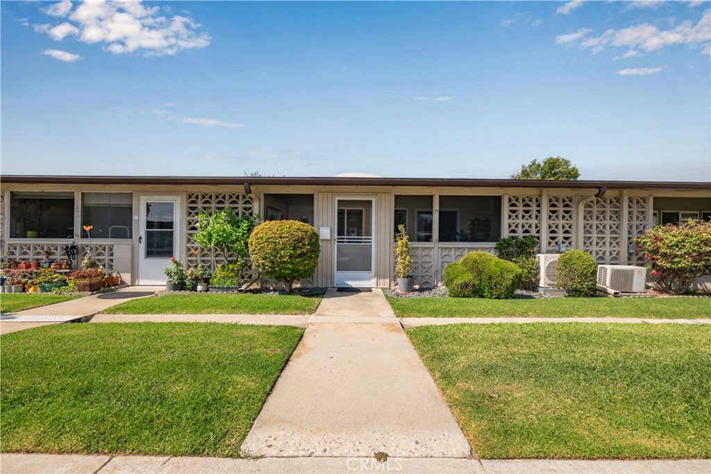 a view of a house with backyard and porch