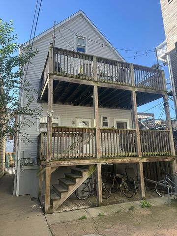 $1,900 | 1727 West Roscoe Street, Unit CH1 | Roscoe Village