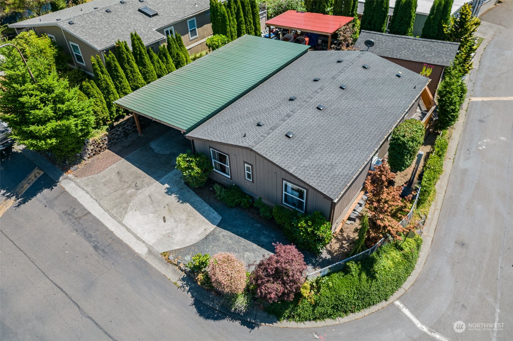 an aerial view of a house having yard