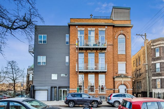 $460,000 | 2411 West Walton Street, Unit 1D | Ukrainian Village