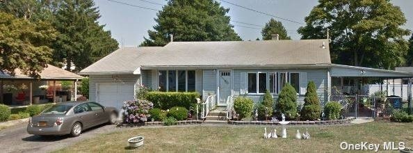 a view of a house with a yard and plants