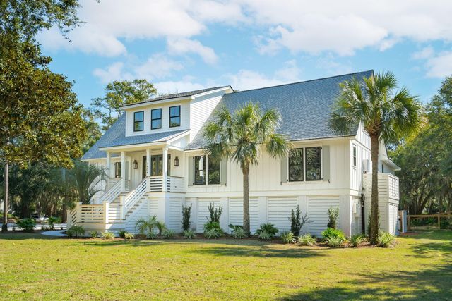 $4,600,000 | 3404 Waterway Boulevard | Forest Trail