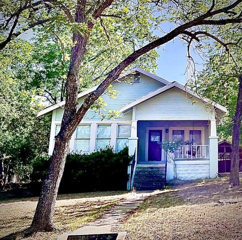 $279,000 | 925 Wheless Avenue | Kerrville