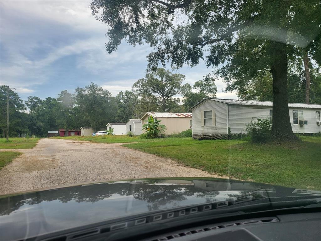 a view of a house with backyard