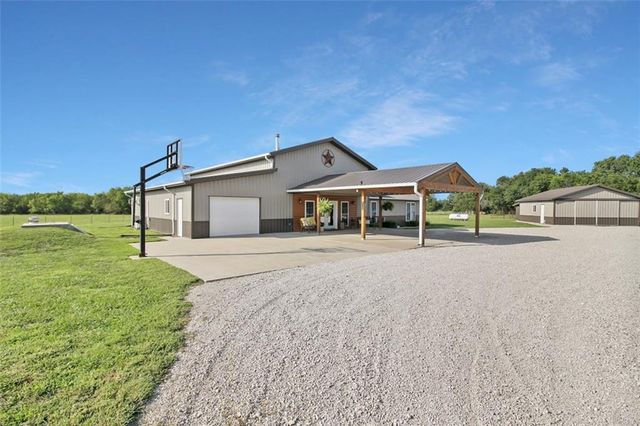 $595,000 | 1042 13000 Road | Mount Pleasant Township - Labette County