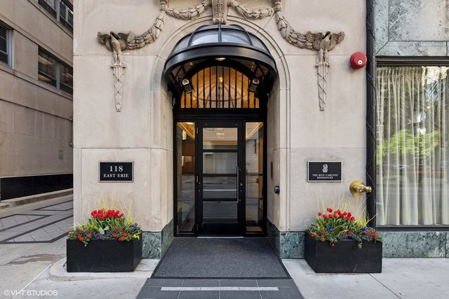 $1,095,000 | 118 East Erie Street, Unit 25B | Magnificent Mile