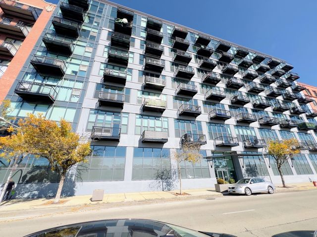 $3,000 | 1224 West Van Buren Street, Unit 610 | The Vanguard Loft