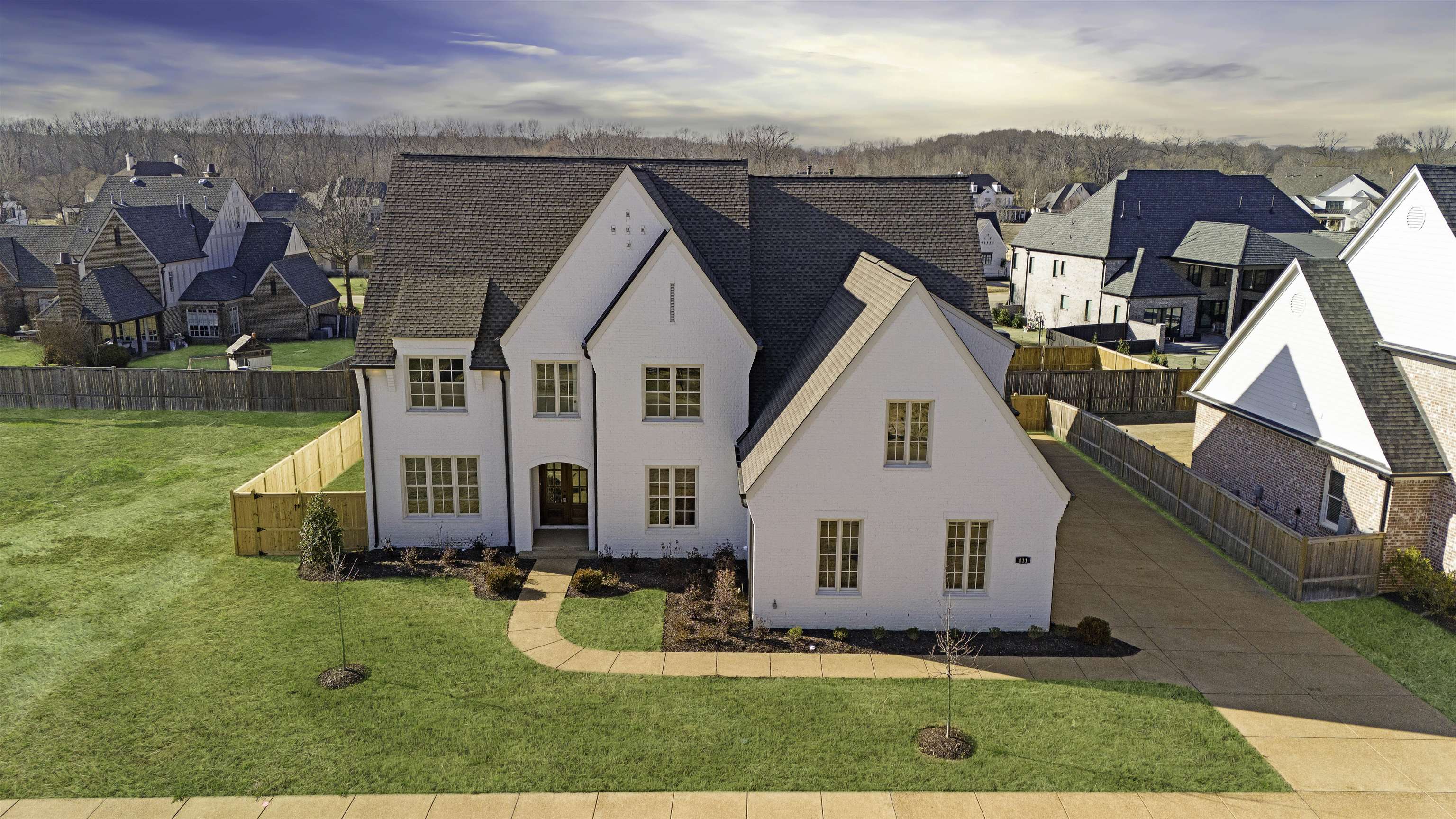 a view of a house with a yard