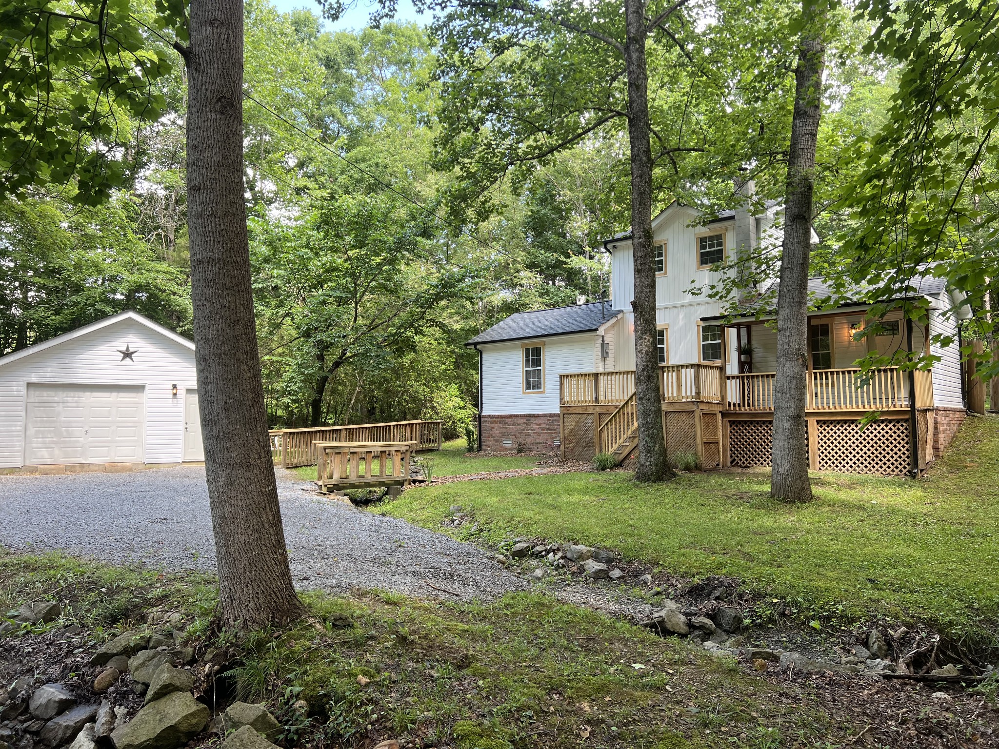 a view of a house with backyard