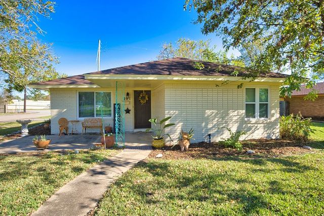 $185,000 | 201 Mimosa Street | Lake Jackson