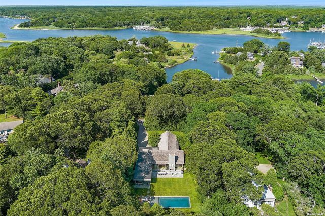 $4,795,000 | 25 Oyster Shores Road | Northwest Woods