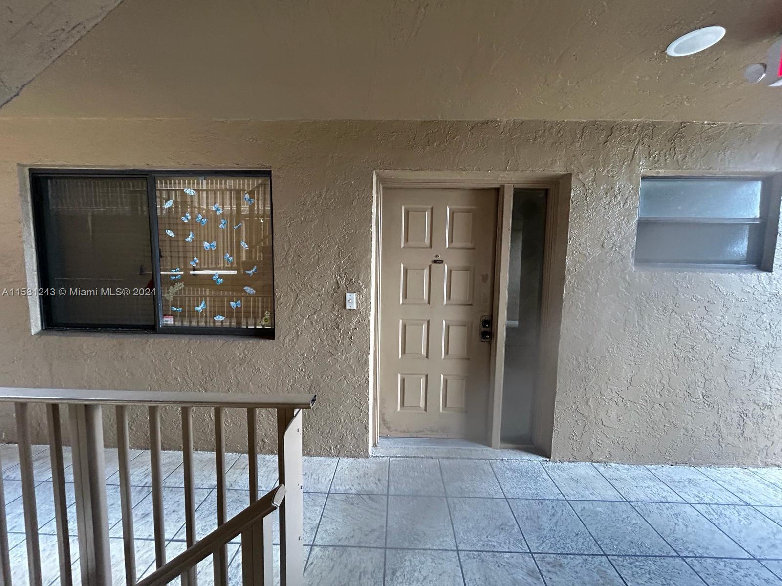 a view of entryway with a window