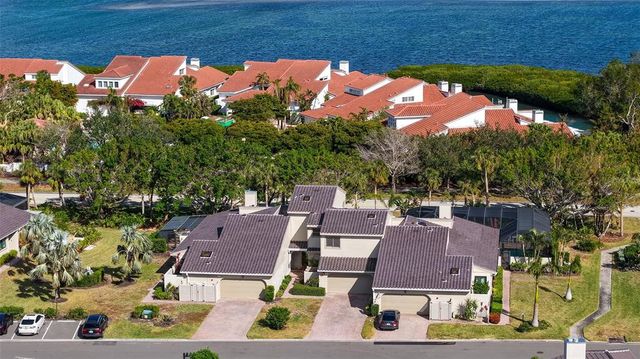 $1,050,000 | 2203 Harbourside Drive | Longboat Key