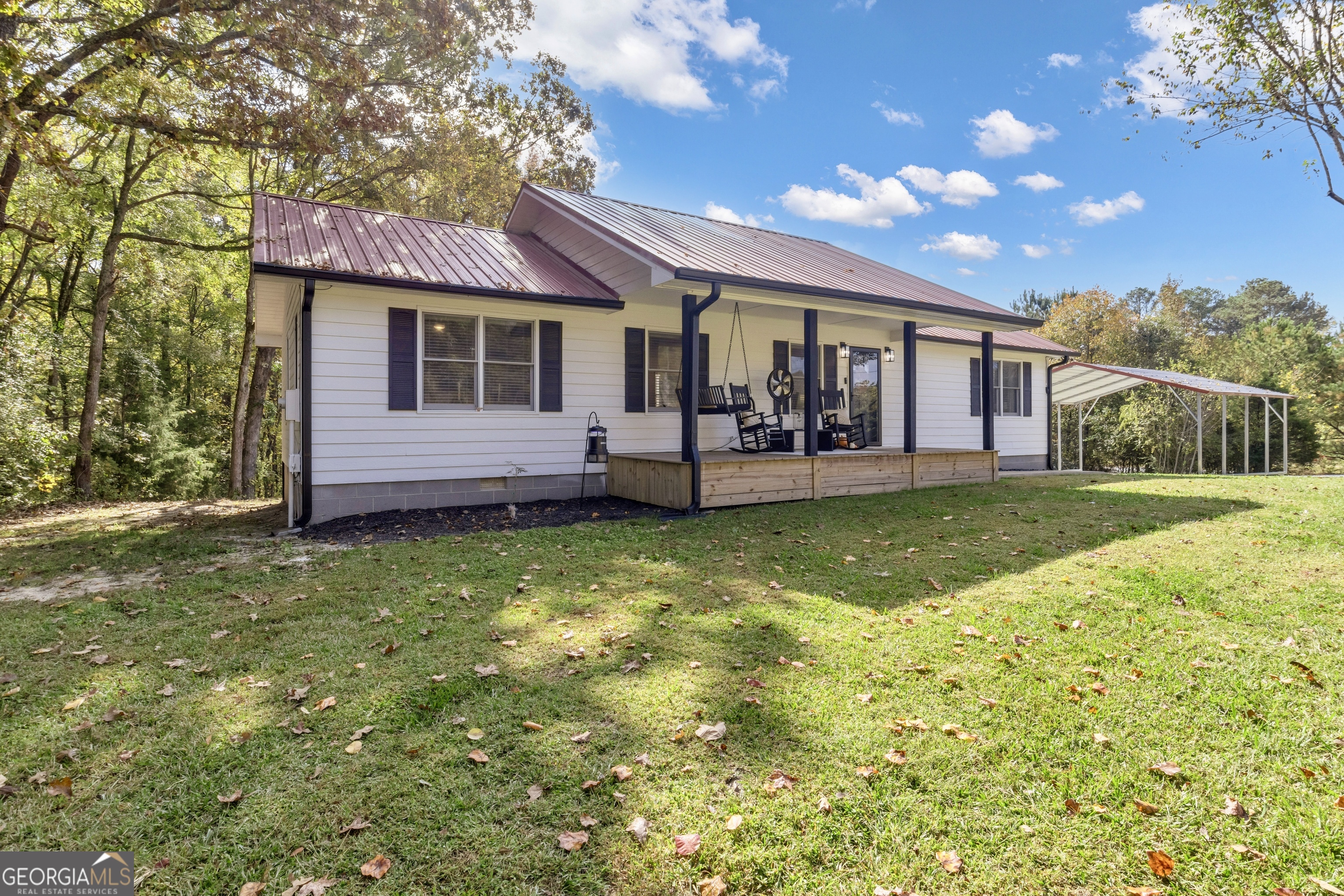 a front view of house with yard