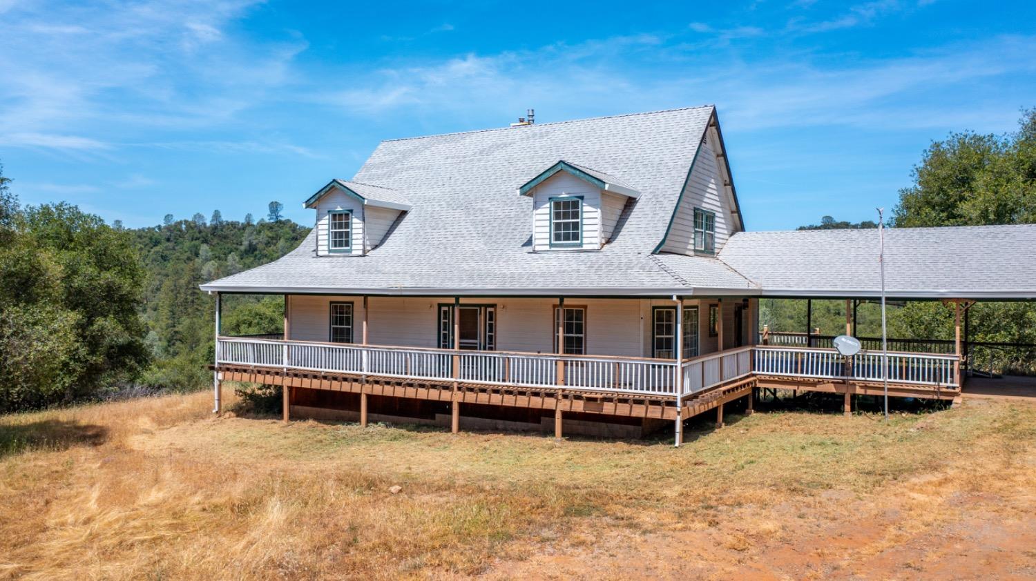 a view of a house with backyard and sitting area