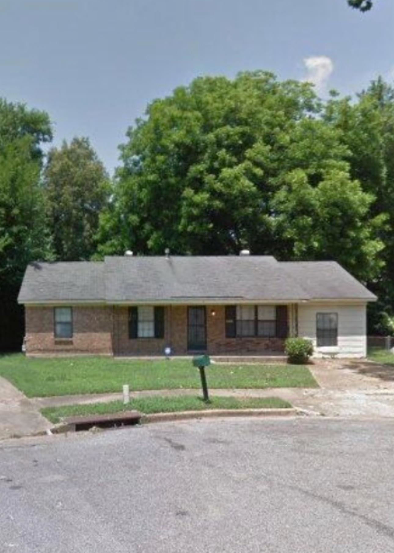 Ranch-style home with a front yard