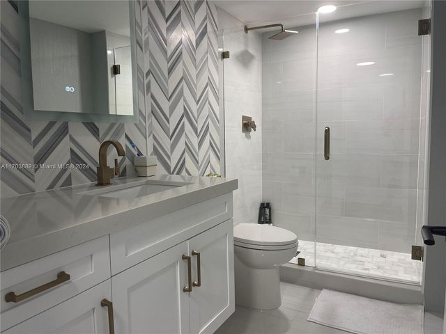 $5,600 | 2555 Collins Avenue, Unit 1409 | Club Atlantis