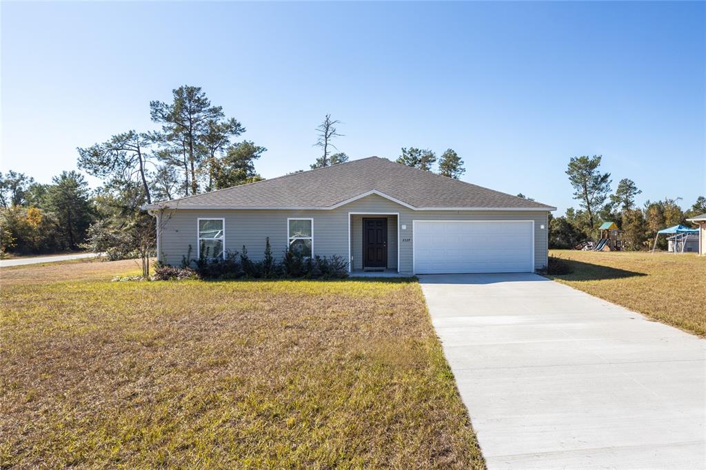 a front view of house with yard