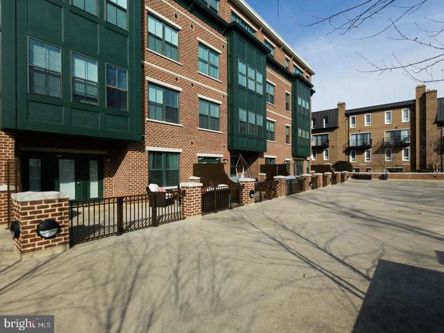 $1,975 | 2101 North Monroe Street, Unit 211 | Maywood