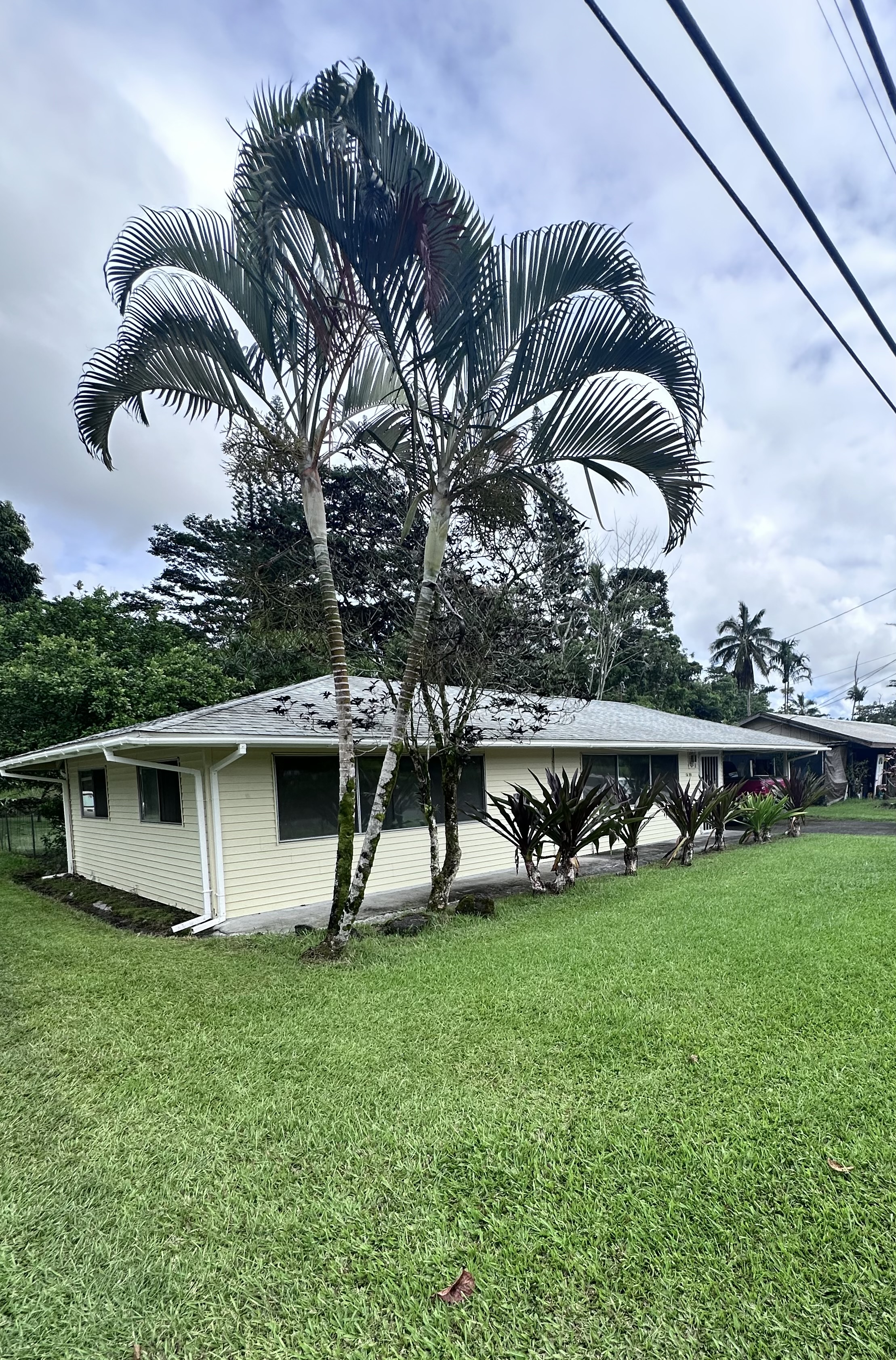 a view of a house with backyard and sitting area