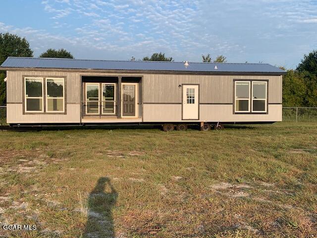 a view of a back yard of the house