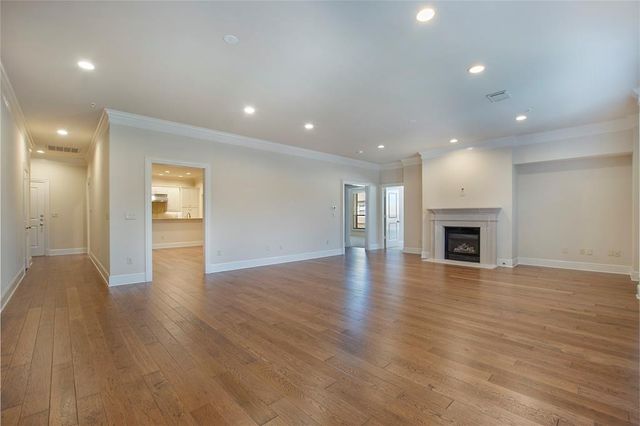 $5,300 | 6525 Bandera Avenue, Unit 2C | Preston Hollow