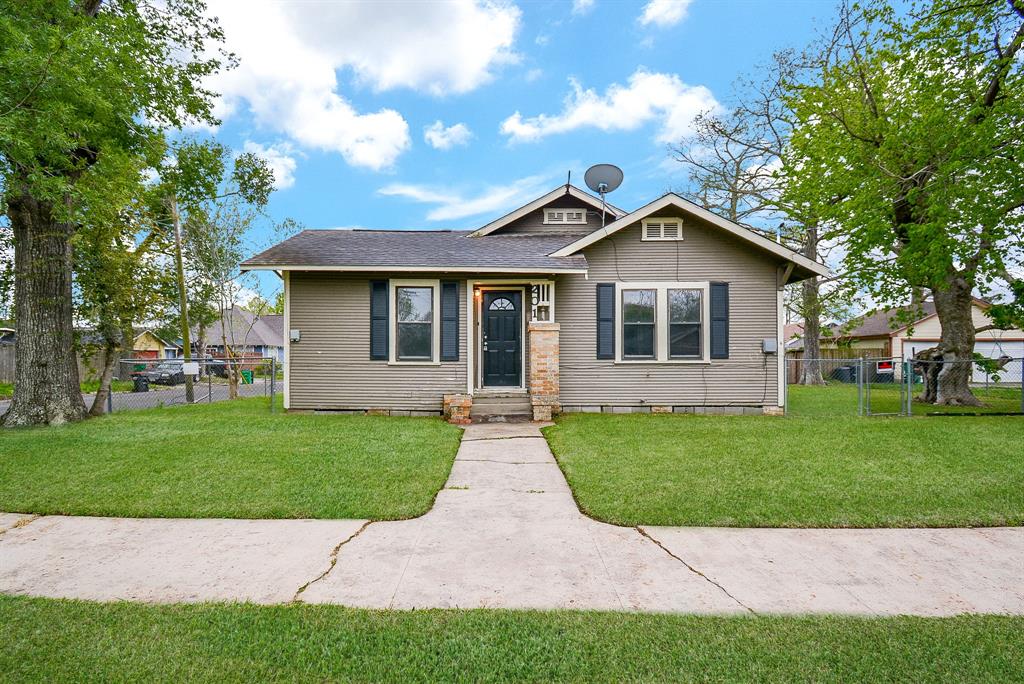 201 West Adoue Avenue, Baytown, TX 77520 | Compass