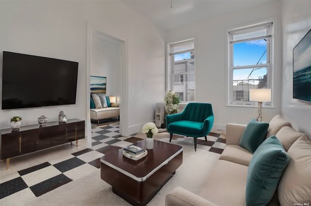 $419,000 | 76 Richardson Street, Unit 7 | Williamsburg