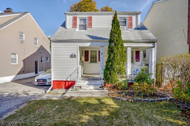 a front view of house with yard