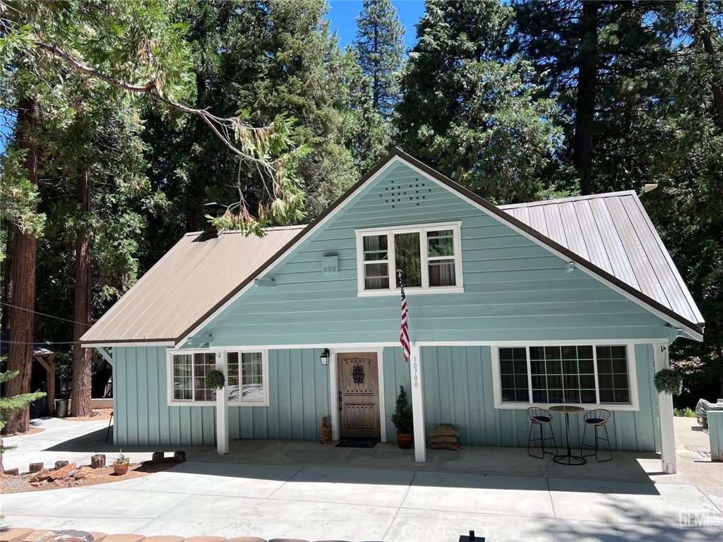 a front view of a house with garage